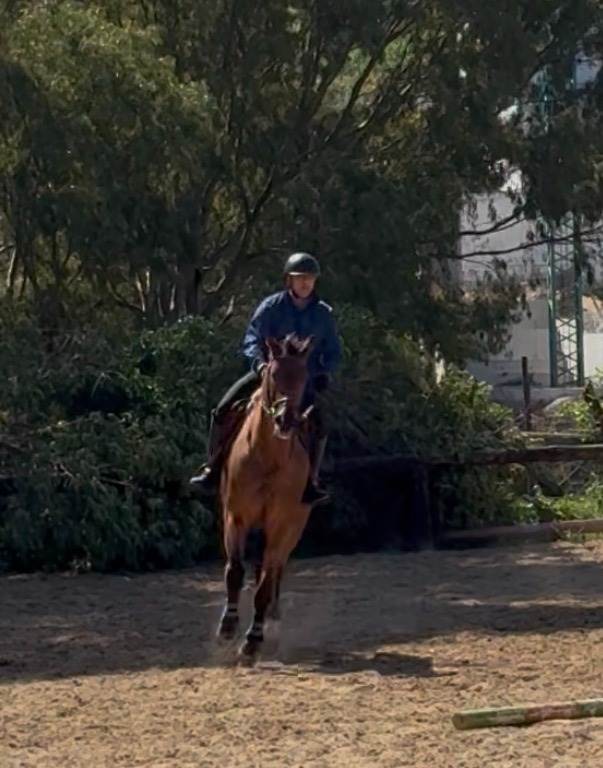 Hicham Kamil pratiquant l'équitation